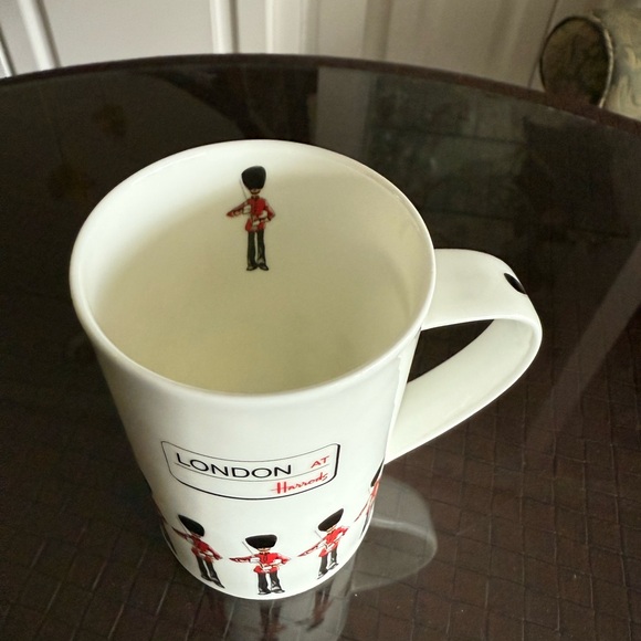 Harrods Royal Guard White and Red Mug - Picture 2 of 6